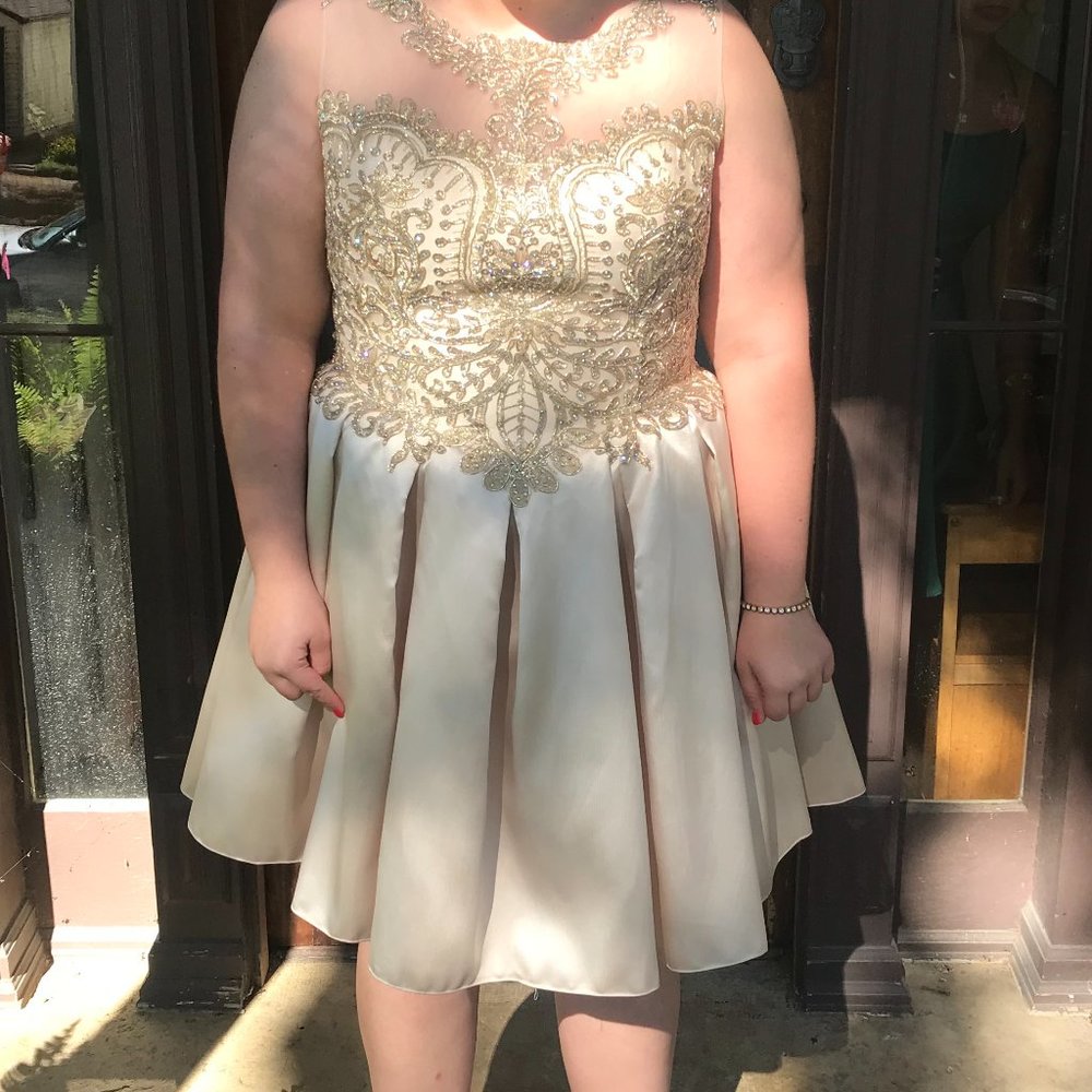 Damas gold homecoming/prom dress with beading